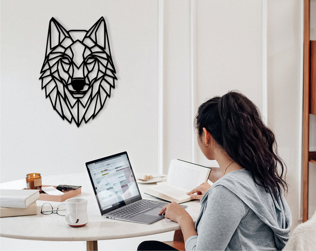 Geometric Wolf Wood Wall Art: Polygonal Home Decor