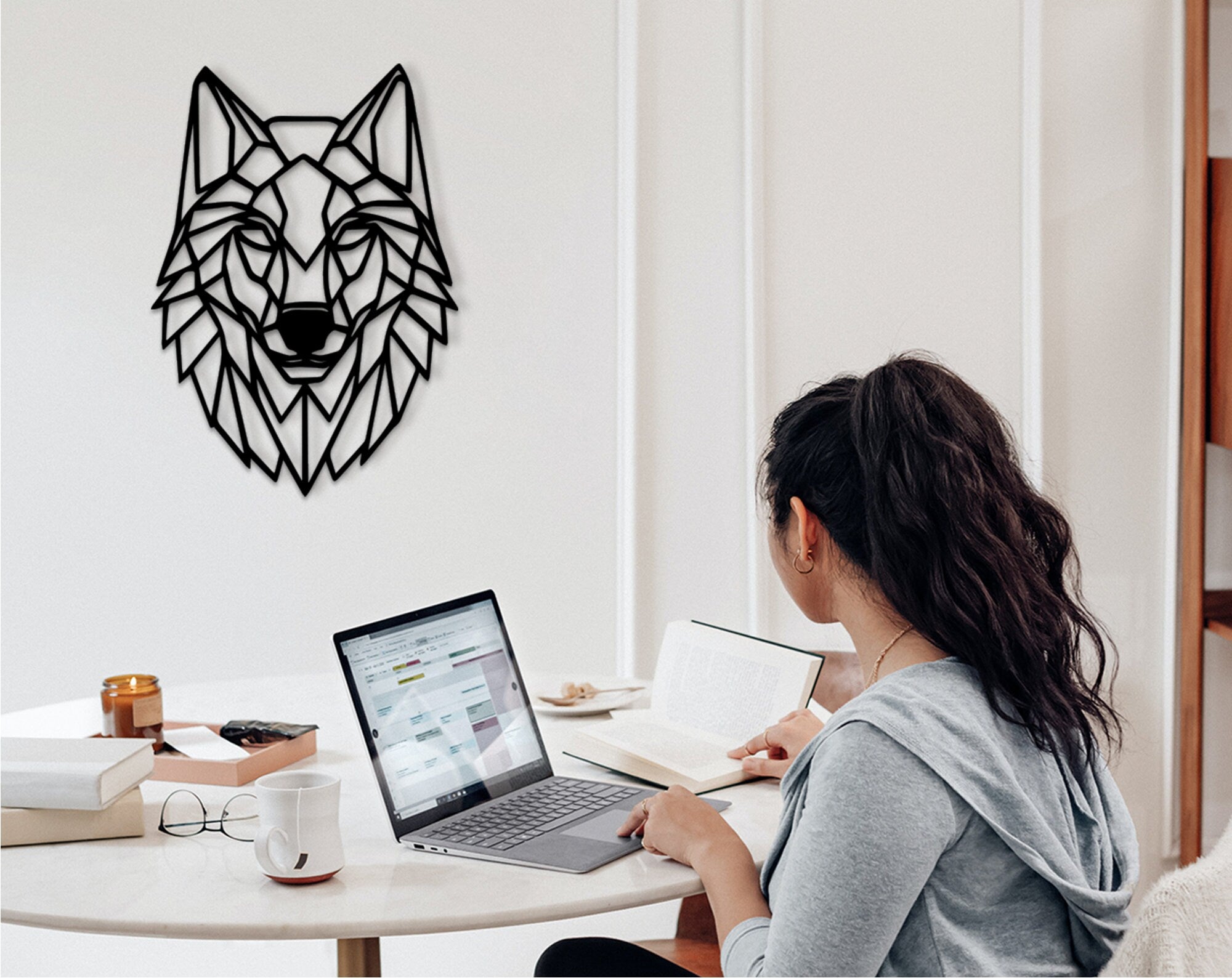 Geometric Wolf Wood Wall Art: Polygonal Home Decor