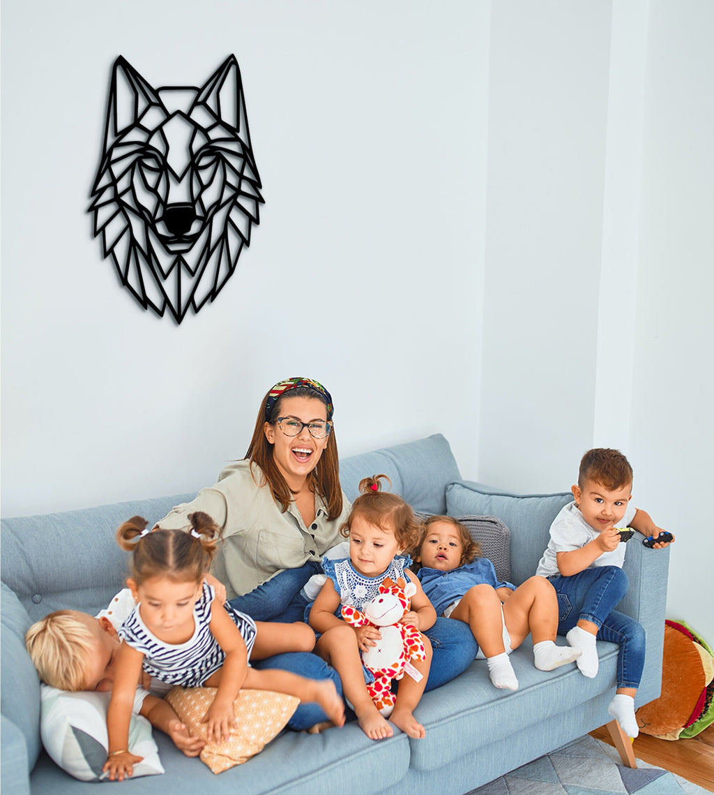 Geometric Wolf Wood Wall Art: Polygonal Home Decor
