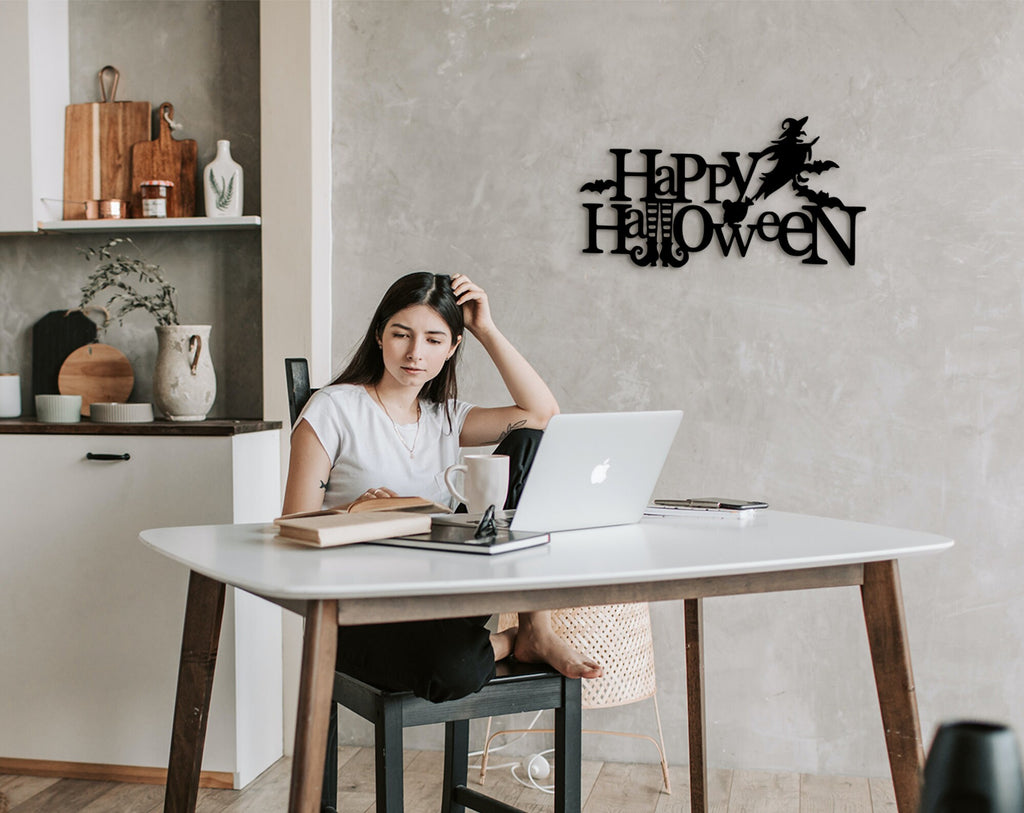 Happy Halloween Wood Sign: Spooky Wall Decor