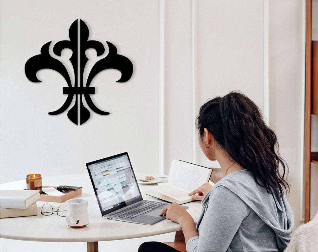 Fleur De Lis Wood Wall Art: Handcrafted Distressed Decor