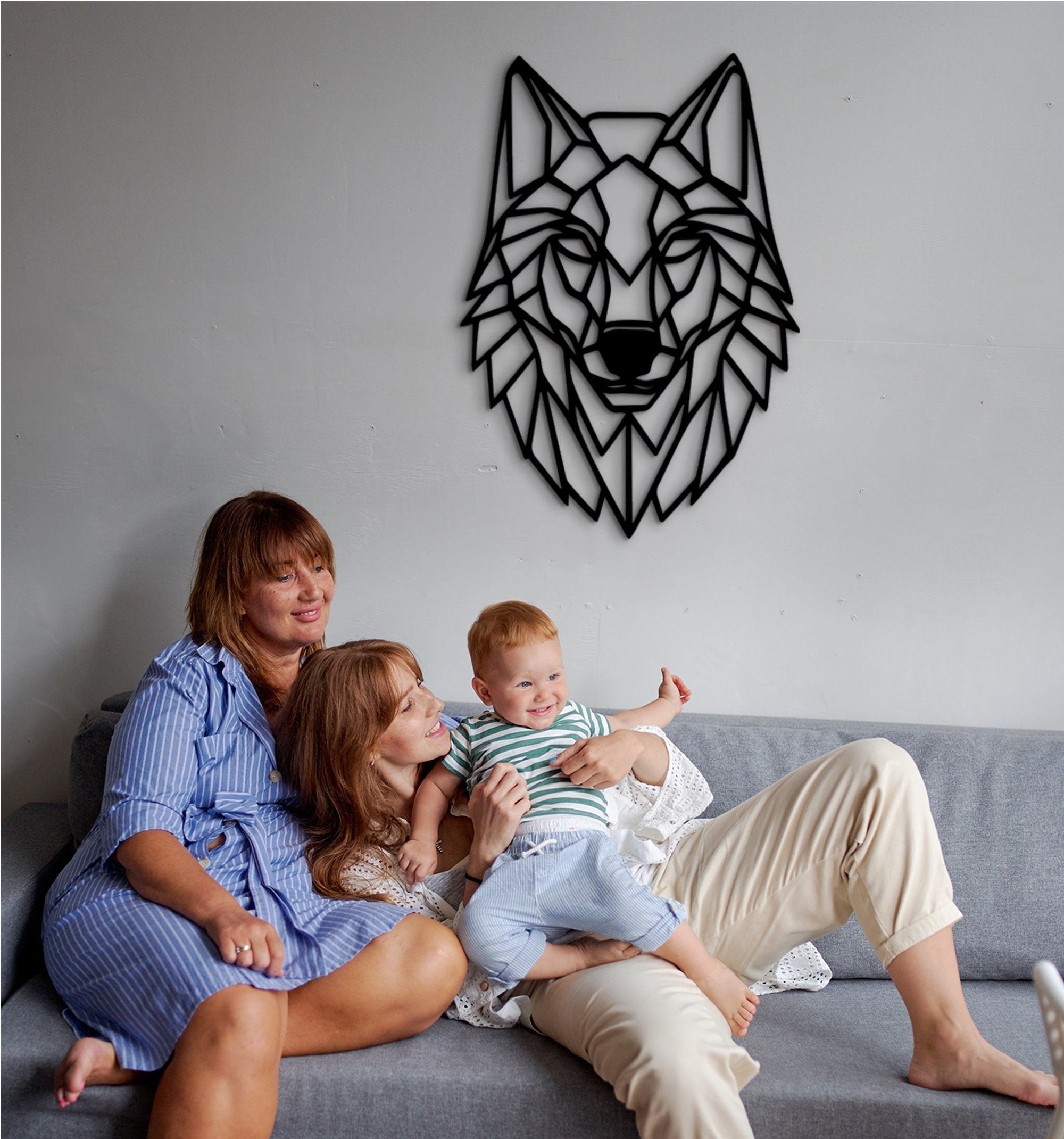 Geometric Wolf Wood Wall Art: Polygonal Home Decor
