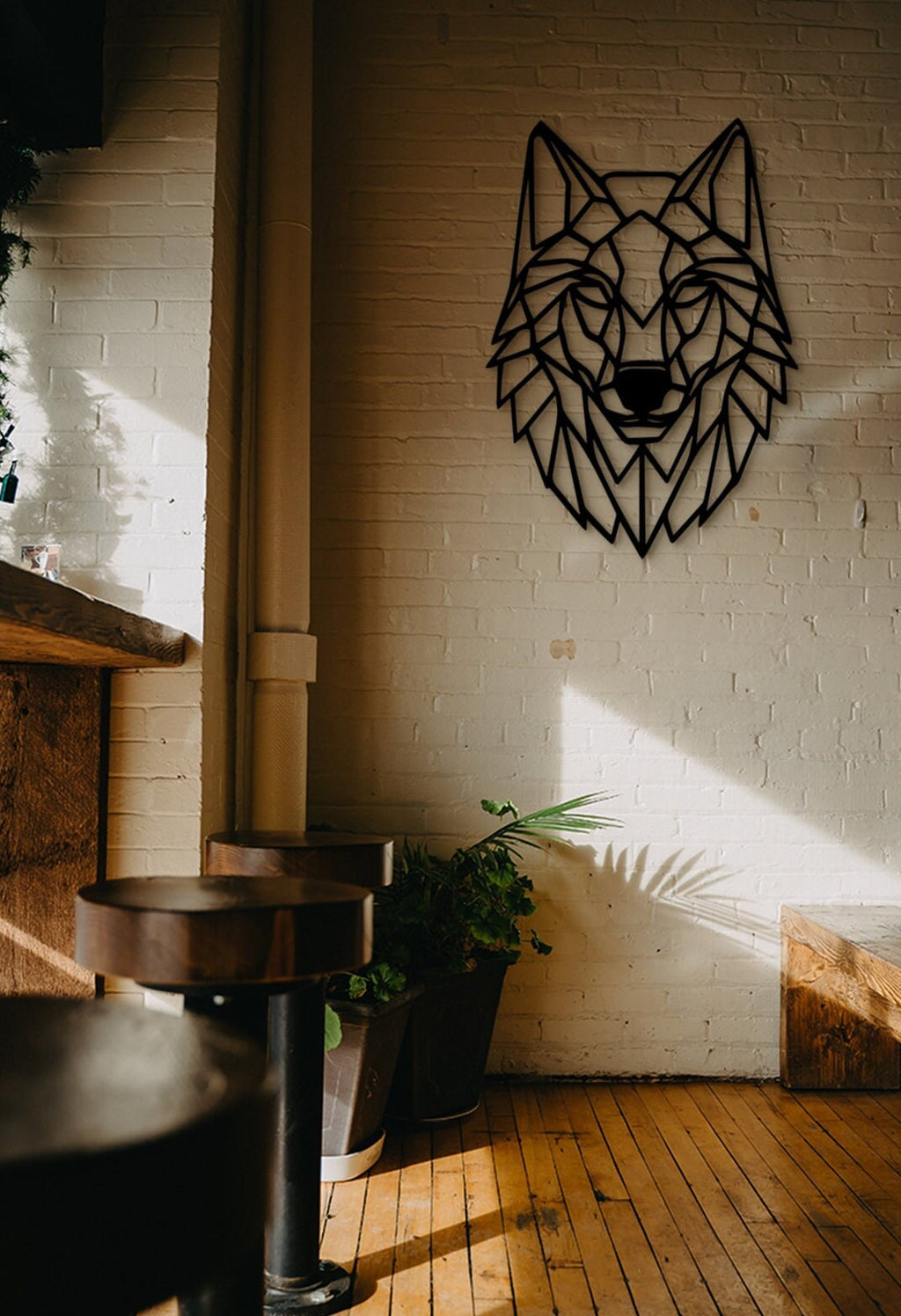 Geometric Wolf Wood Wall Art: Polygonal Home Decor