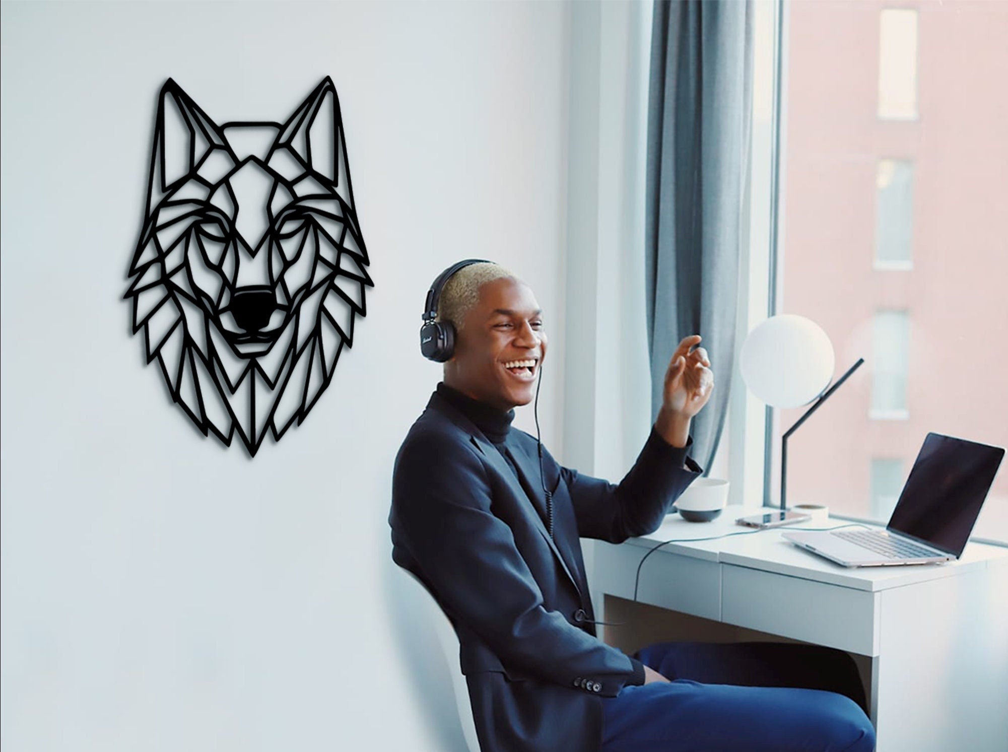 Geometric Wolf Wood Wall Art: Polygonal Home Decor