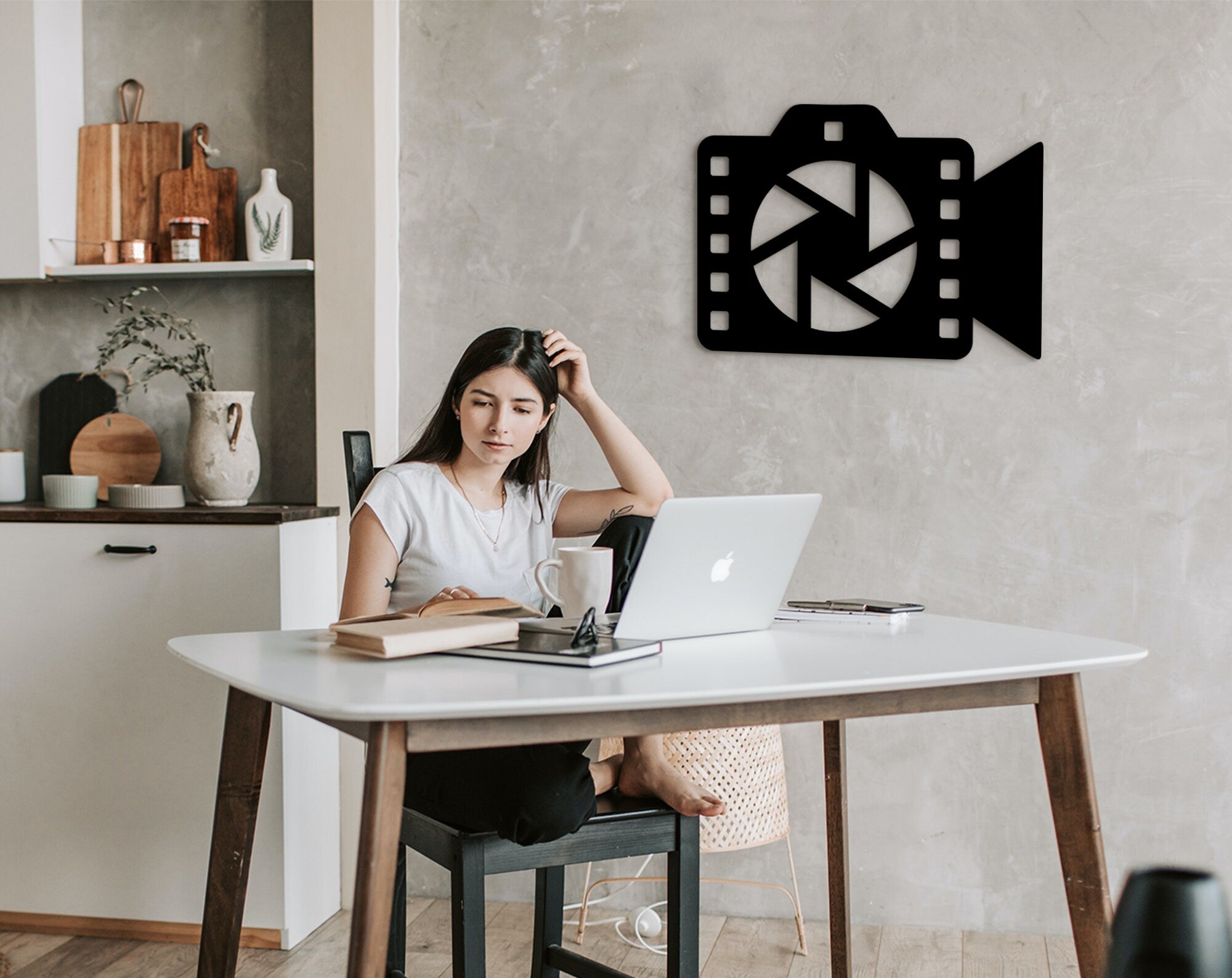 Wood Camera Wall Art: Retro Photographer Decor