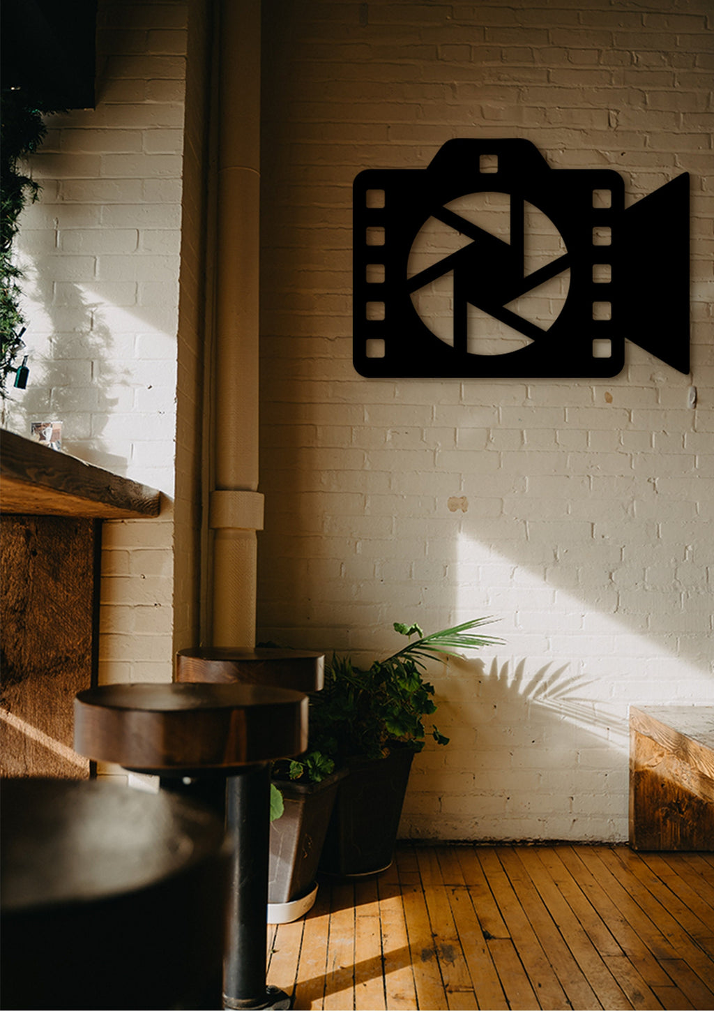 Wood Camera Wall Art: Retro Photographer Decor