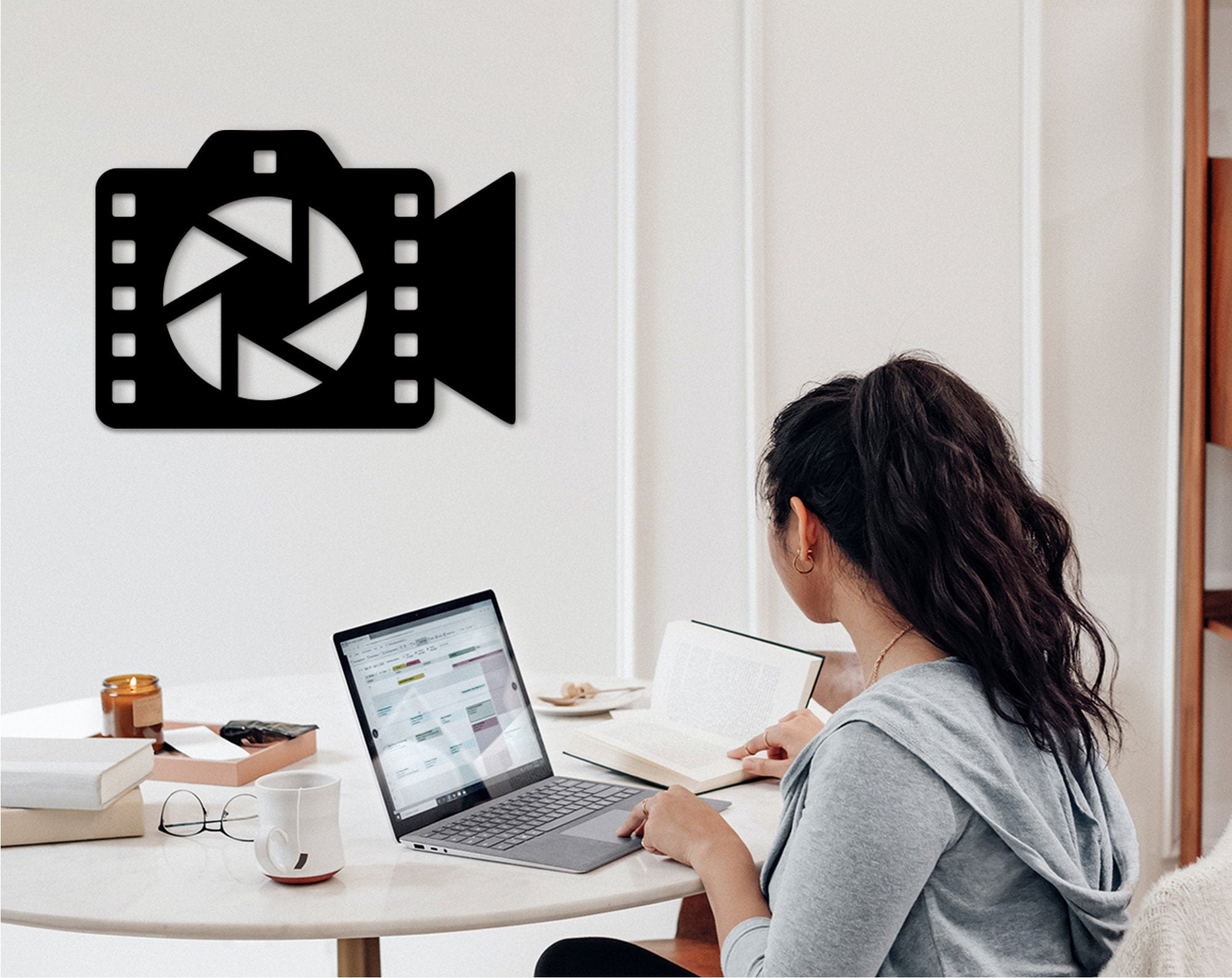 Wood Camera Wall Art: Retro Photographer Decor