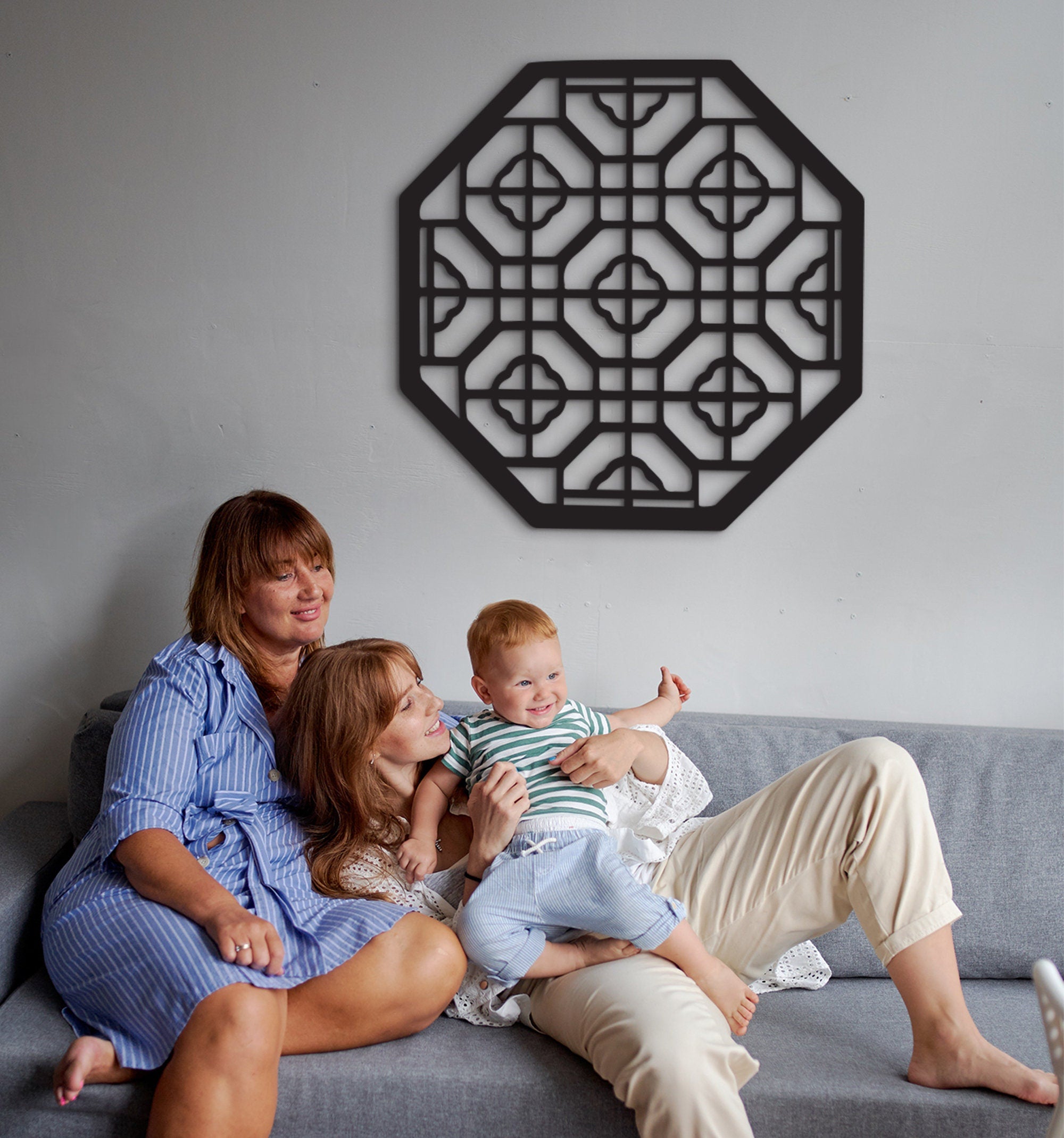 Chinese Octagonal Flower Wood Wall Decor: Geometric Asian Art